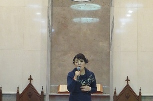 簡文秀首次教唱台灣歌謠募款助亞羅西盲人合唱團