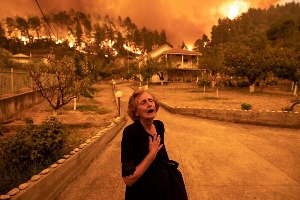 火焰煉獄！森林大火燒不盡，13張來自希臘埃維亞島的照片震撼世界