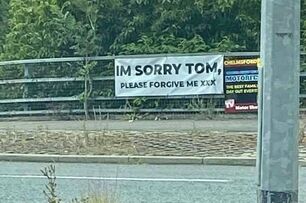 「湯姆對不起，請原諒我！」高速公路上的神秘橫幅，路人：湯姆究竟經歷了什麼？！