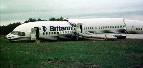不可思議！22年前飛機「遇暴風雨」墜毀，「236名乘客」全數奇蹟生還