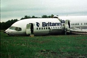 不可思議！22年前飛機「遇暴風雨」墜毀，「236名乘客」全數奇蹟生還
