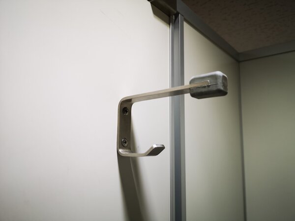 日本廁所雙層掛勾超貼心！真正設計理由曝竟是要「防壞人」 