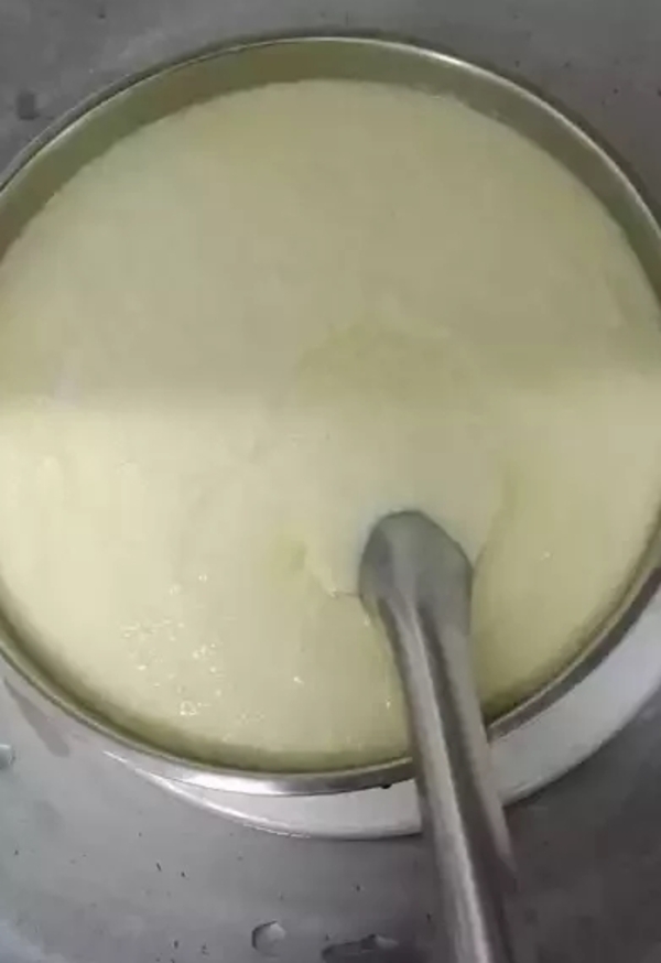 他求助蒸蛋失敗變「蛋水」該怎麼辦？婆媽一見照片秒知問題在哪！