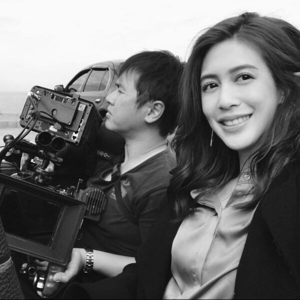 女星劉奕兒PO與《初擁》墜谷攝影師合照悲痛悼念：帶著你的份努力下去！