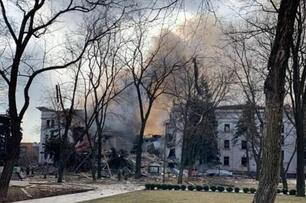 烏克蘭：俄軍轟炸馬立波市劇院！救難人員徒手開挖成功救出130位倖存者