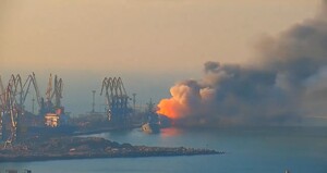 俄軍黑海大型登陸艦遇烏軍襲擊！7分半爆炸拍得一清二楚「衛星畫面」曝光
