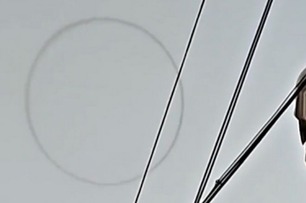 印度上空驚見神秘巨大「圓環」被抓拍　UFO專家：是外星人的bug