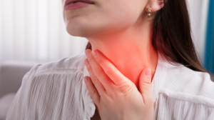 5種「喉嚨痛疾病」症狀差在哪？醫曝：小孩3天沒好快就醫