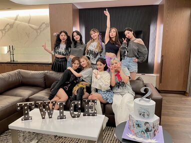 子瑜不單飛 Twice宣布全員續約jyp 破七年魔咒 Enews