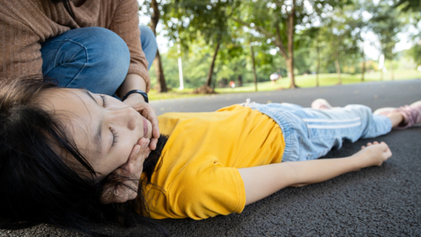  14歲女孩隨時秒睡「過個馬路都能睡著」　醫師一查不妙：患罕見病發病率僅0.015%