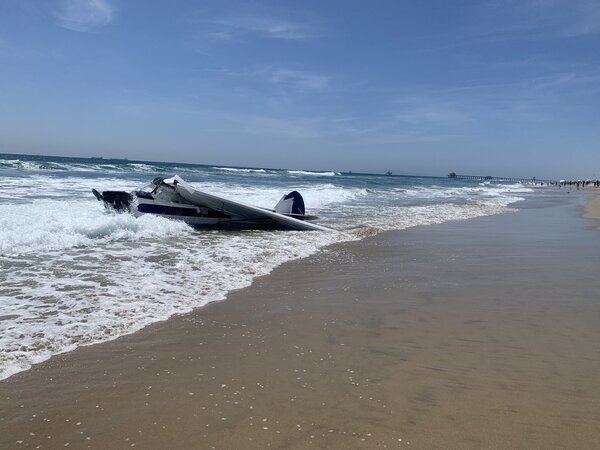 比賽現場秒變救援現場！　美一架小型飛機墜海遇上「救生員競賽」立馬展開救援