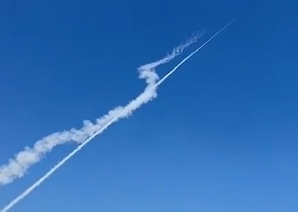 解放軍演習啟動「發射導彈」畫面曝！美軍觀測機從沖繩起飛