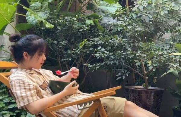 27歲女辭職回深圳啃老　爸凍未條「逼簽約」女兒一看秒搬走