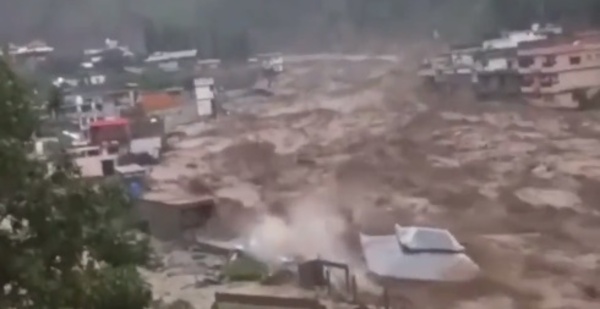 巴基斯坦爆「史詩級洪水」！村莊接連消失　總理緊急求救