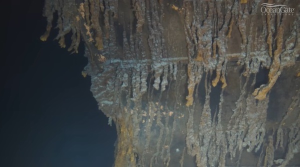 鐵達尼號沉海底110年！8K鏡頭窺探超清晰　「整艘生鏽殘骸」驚人畫面曝