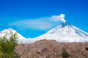 挑戰歐亞最高活火山！6名俄國登山者攻頂摔死　6人海拔3000M待援