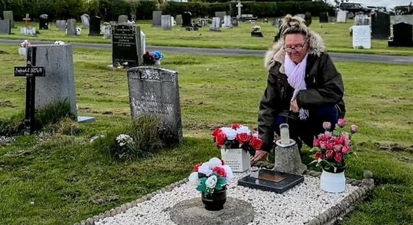 那我爸去哪了！她掃墓43年　突驚覺墳裡「竟是埋陌生男人」