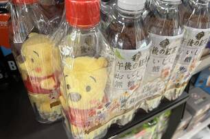 日飲料品牌包裝「瓶中熊」慘遭中國下架！網笑：習進瓶