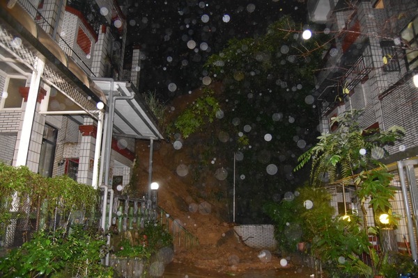 尼莎颱風導致汐止伯爵山莊土石流