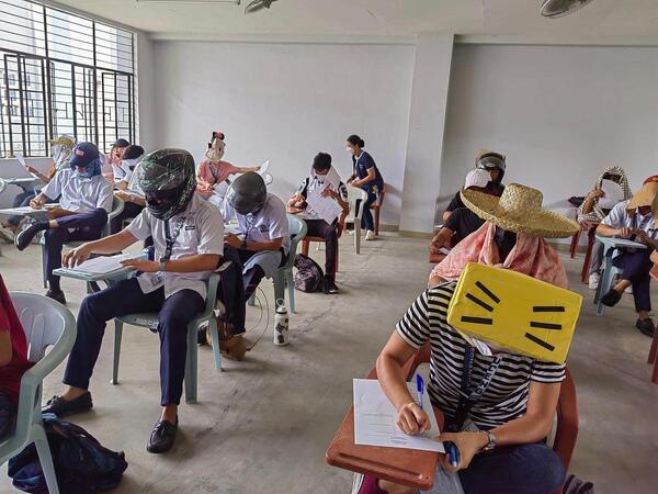 防作弊變「聲林之王」　菲律賓大學考場畫面笑瘋網友