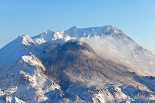 俄國火山恐隨時噴發！科學家：灰柱高達1.5萬公尺「影響國際航班」