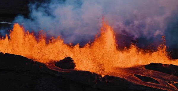 時隔38年！世界最大「夏威夷活火山爆發」　驚人畫面曝光