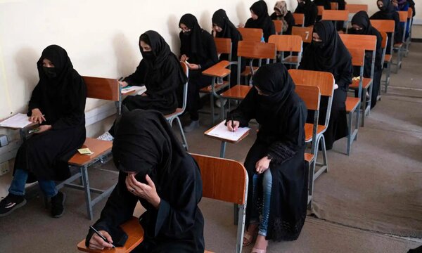 塔利班狠踩女權！下令阿富汗「女人禁上大學」　她醫科考一半崩潰了