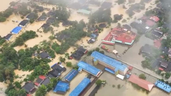 馬來西亞洪水「淹3公尺高」已釀5死！當局急撤7萬多人遠離家園