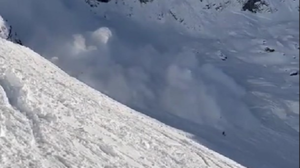 奧地利觀光勝地滑雪場驚傳雪崩！10人遭活埋「仍有2失蹤」