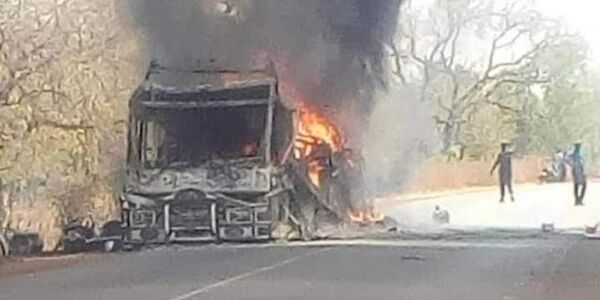 布吉納法索巴士「誤觸地雷爆炸」至少釀10死5傷！外界疑恐攻
