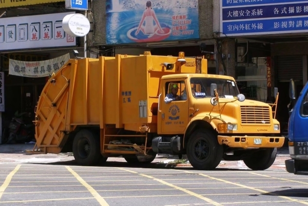 垃圾車出頭天！外媒大讚「台灣人丟垃圾習慣」驚訝：全球最好國家之一