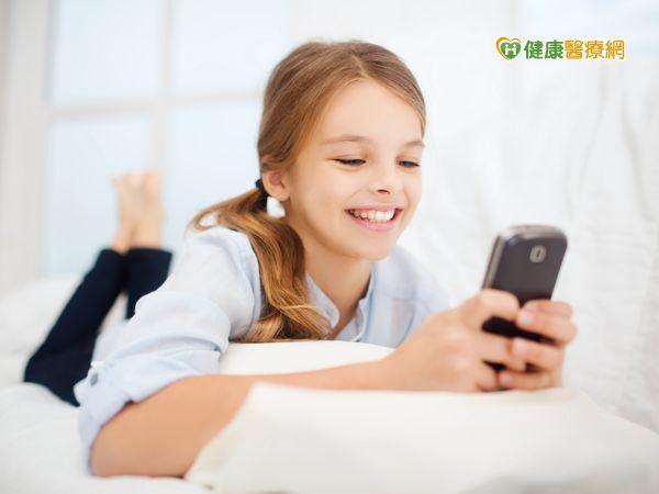 青少年手機成癮　睡眠品質低落易焦躁