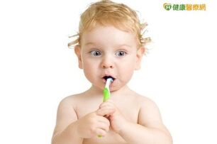 乳牙健康是恆齒基礎　口腔清潔從0歲開始