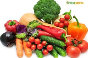 每半小時1人罹腸癌　蔬果混搭飲食預防
