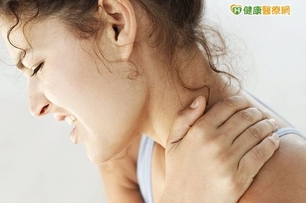 低頭族常肩頸痠痛　舒緩按摩有撇步