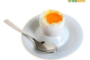 蛋與海鮮美食當前　膽固醇高卻得禁口？
