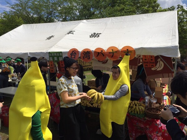 集集山蕉赴日參展成焦點　鎮長扮香蕉人推廣農產