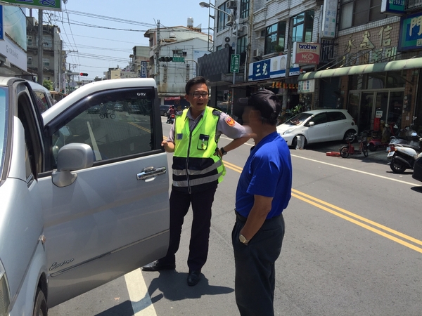 夫妻檔血拚到忘了車子停哪　朴子警細心助找回