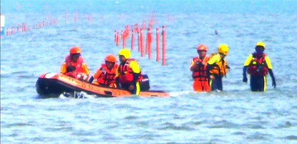 女子觀海遇上漲潮險滅頂　海巡救援接回岸上