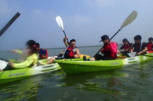 體驗北門沿海在地特色　高中生獨木舟勇闖北門潟湖