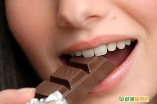 降低血壓有撇步　研究：吃純黑巧克力