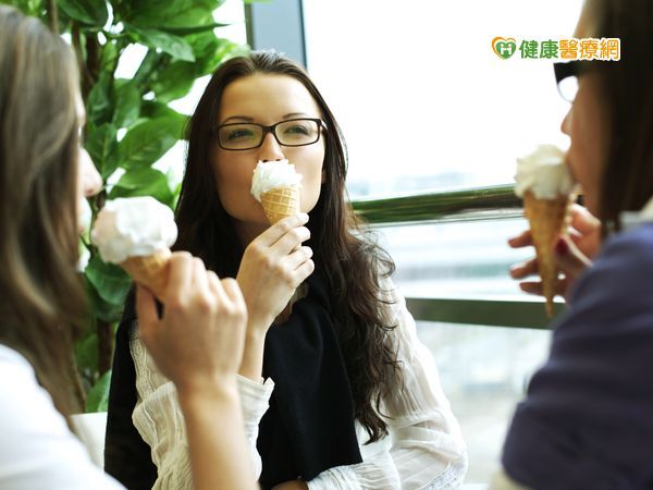 不是只有吃甜食才蛀牙　3招教您清光牙菌斑