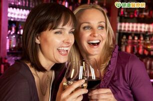 更年期婦女　適度飲紅酒可防骨鬆