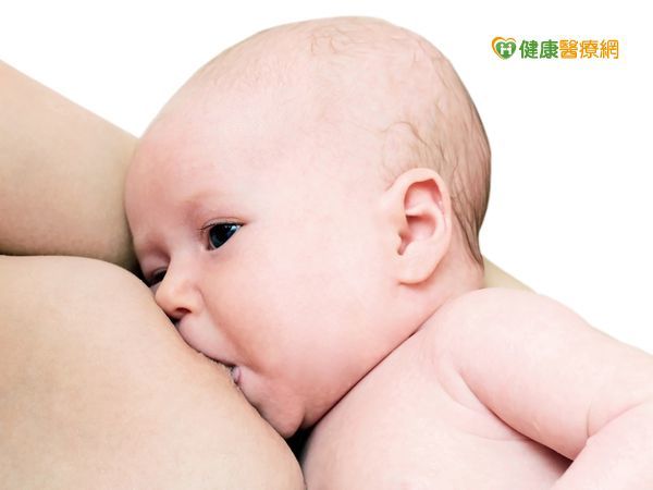 哺乳前喝酒可讓寶寶不哭？　小心傷了寶寶
