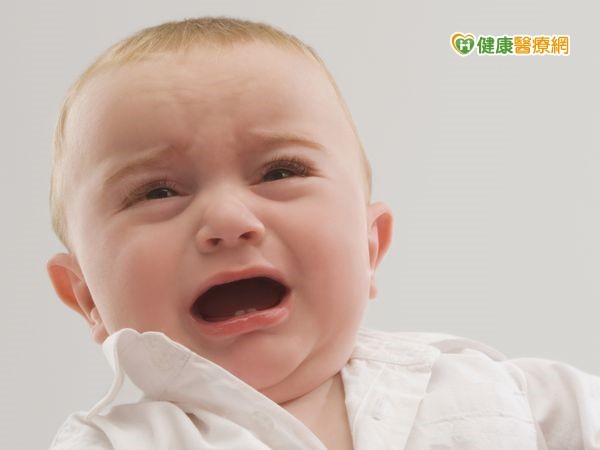 寶寶哭鬧不休　當心乳糖不耐出現腸絞痛
