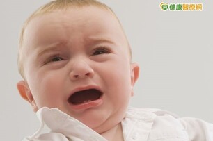 寶寶哭鬧不休　當心乳糖不耐出現腸絞痛