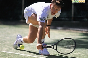 打網球易傷伸直肌　戴上護具防運動傷害