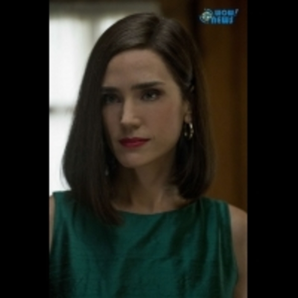 珍妮佛康納莉新片全裸掛背帶扮瘋癲 自爆私處掛假髮：就像野獸