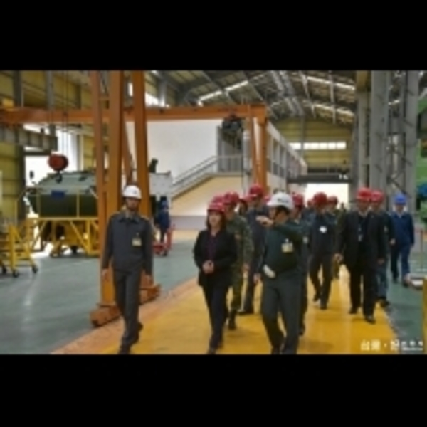 瞭解八輪甲車製程　立委馬文君視察軍備局生產中心209廠　