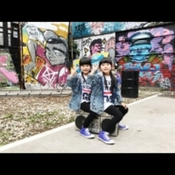 左左右右這回不只賣萌，還賣酷　一夜登大人，還搶當流行風潮大力女